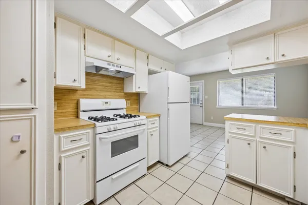 $1,850 | 8329 Fathom Circle, Austin, TX 78750