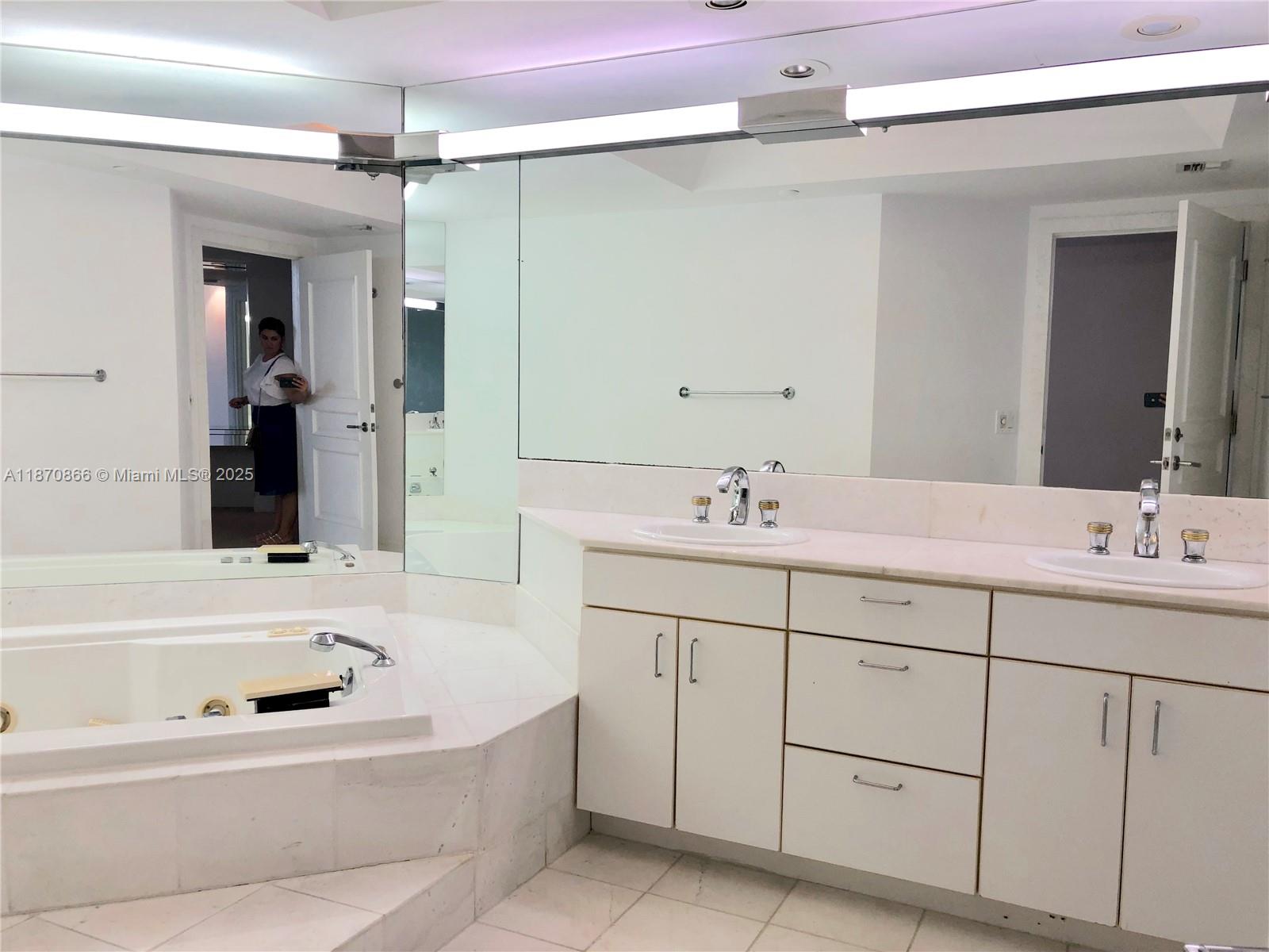 2800 Island Boulevard, Unit 902 Aventura, FL 33160 - Photo 10 of 29