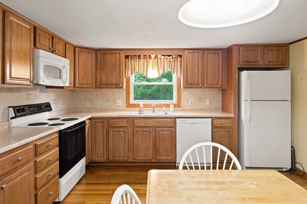 18 Gifford Road Westport, MA 02790 - Photo 7 of 28
