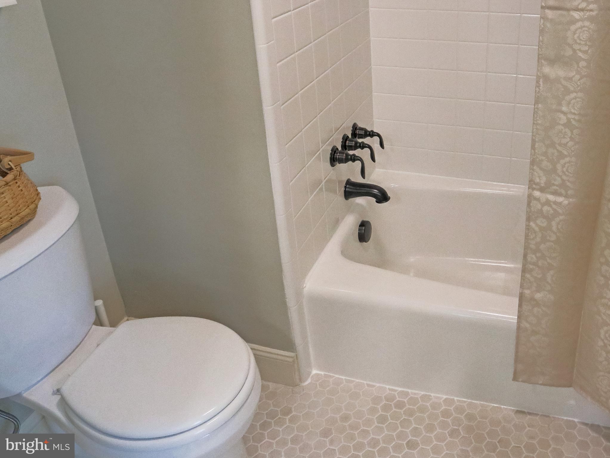 107 Kulp Road Harleysville, PA 19438 - Photo 3 of 41 En-suite bathroom