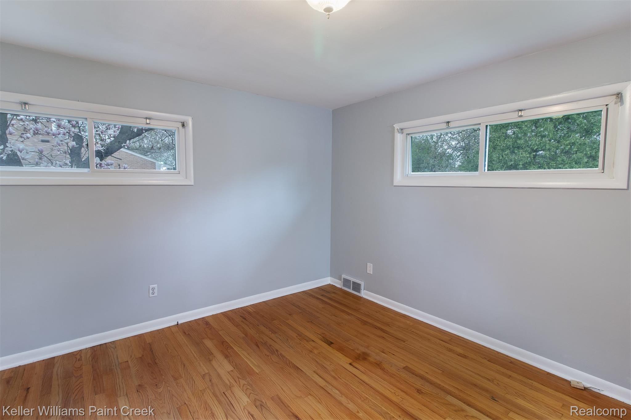 28400 Westerleigh Road Farmington, MI 48334 - Photo 13 of 37 WesterleighRd_28400_MasterBed_01.jpg