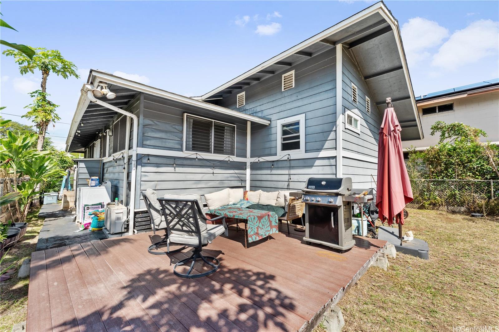 1837 Pacific Heights Road Honolulu, HI 96813 - Photo 17 of 17 Back lanai and grassy lawn