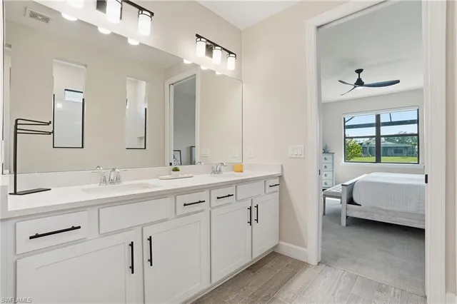a en suite bathroom with 2 sink and a mirror