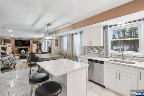 $749,000 | 29 Woodside Drive, Rockaway, NJ 07866