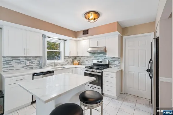 $749,000 | 29 Woodside Drive, Rockaway, NJ 07866