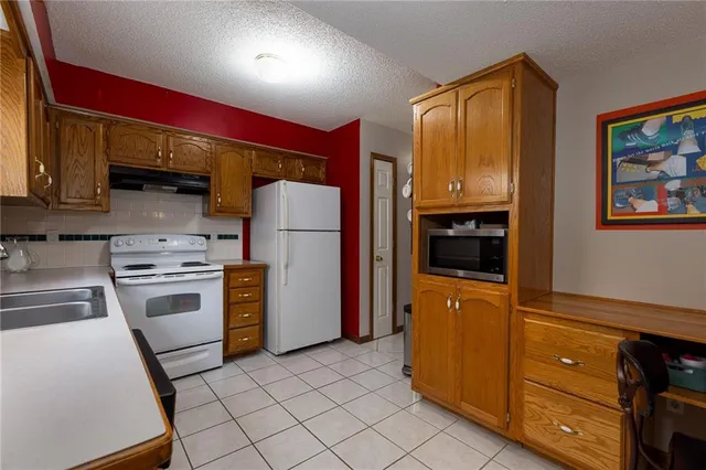 $230,000 | 1836 Chickadee Drive, Liberty, MO 64068