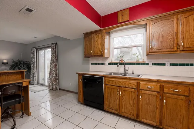 $230,000 | 1836 Chickadee Drive, Liberty, MO 64068