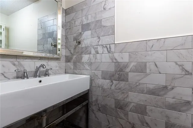 $230,000 | 1836 Chickadee Drive, Liberty, MO 64068