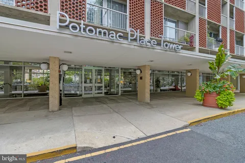 $359,900 | 800 4th Street Southwest, Unit N701, Washington, DC 20024