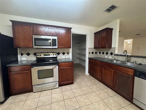 $1,800 | 2001 Natchez Drive, Forney, TX 75126