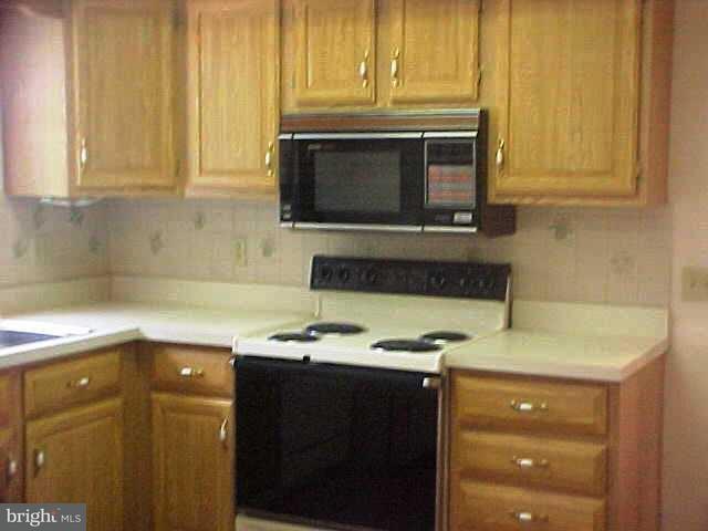990 East Governor Road Hershey, PA 17033 - Photo 3 of 9 Gallery Image 3