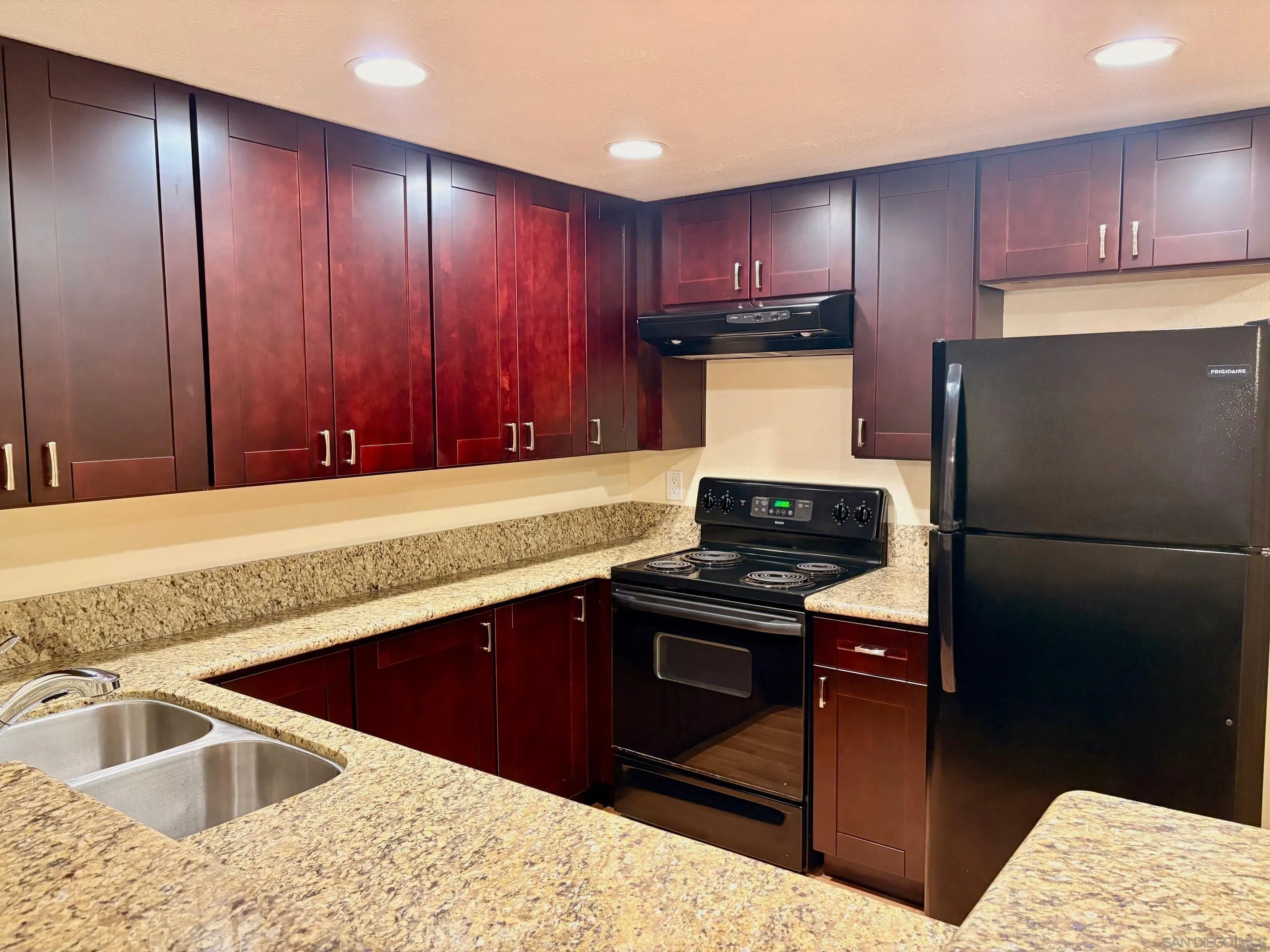 5946 Rancho Mission Road, Unit 149 San Diego, CA 92108 - Photo 7 of 23 Kitchen
