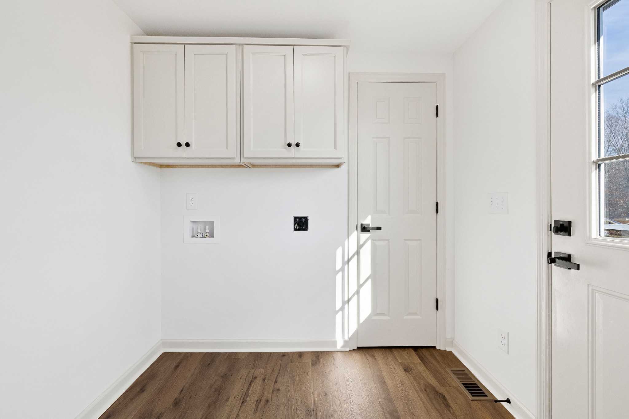 462 Circle Drive Prospect, TN 38477 - Photo 15 of 29 a view of room with wooden floor