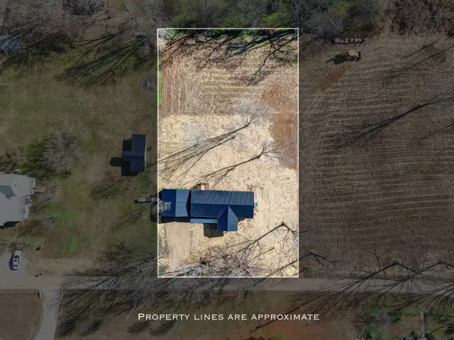 a view of residential houses with outdoor space