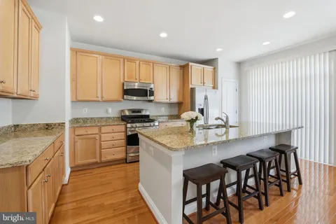 $999,990 | 8015 Reserve Way, Vienna, VA 22182