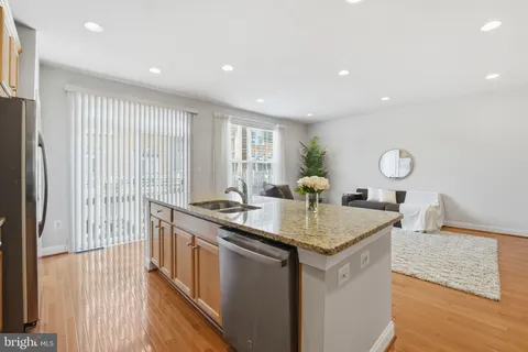 $999,990 | 8015 Reserve Way, Vienna, VA 22182