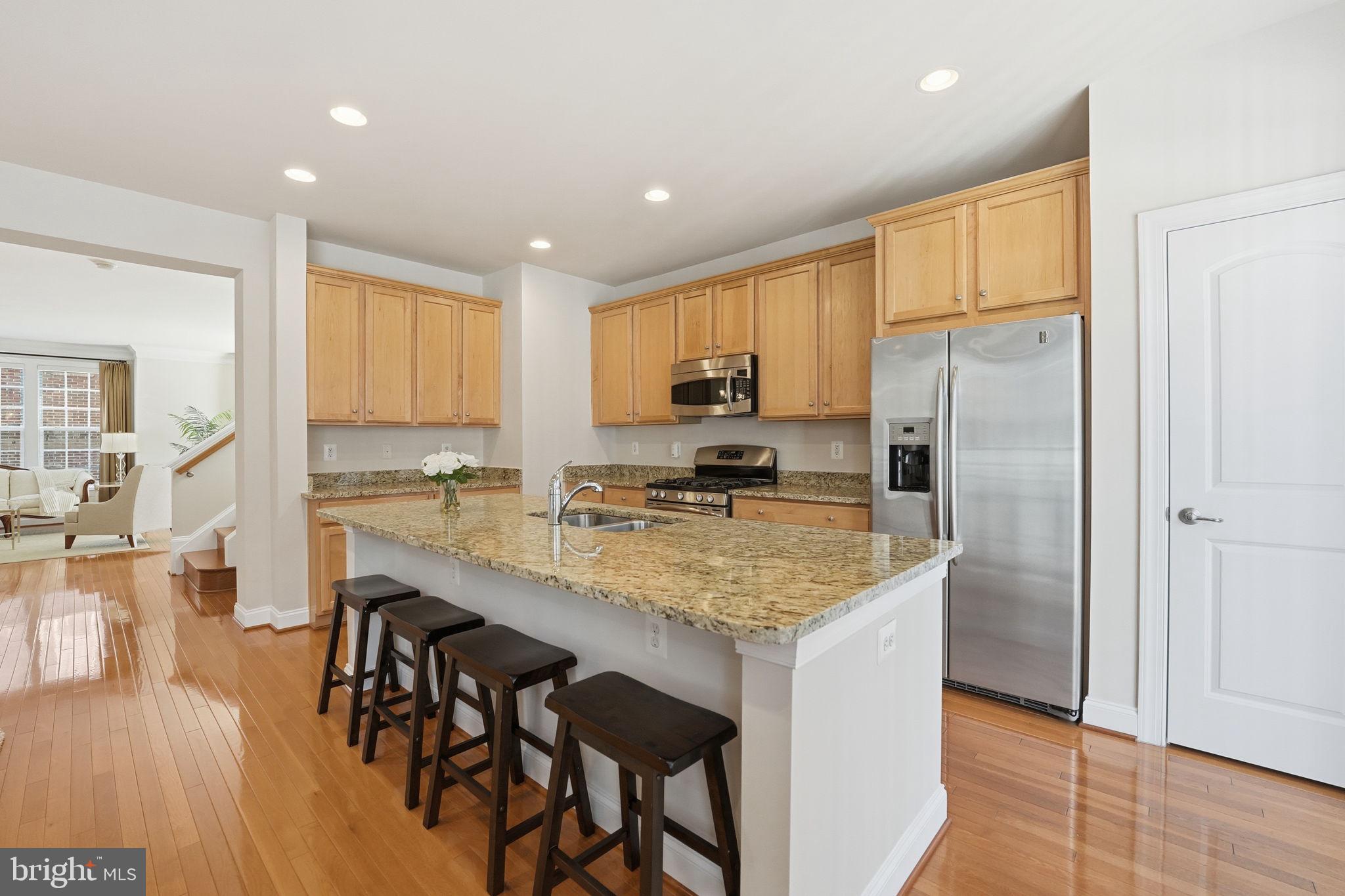 8015 Reserve Way Vienna, VA 22182 - Photo 29 of 59 kitchen