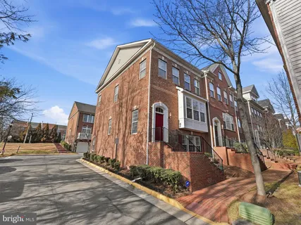 $999,990 | 8015 Reserve Way, Vienna, VA 22182