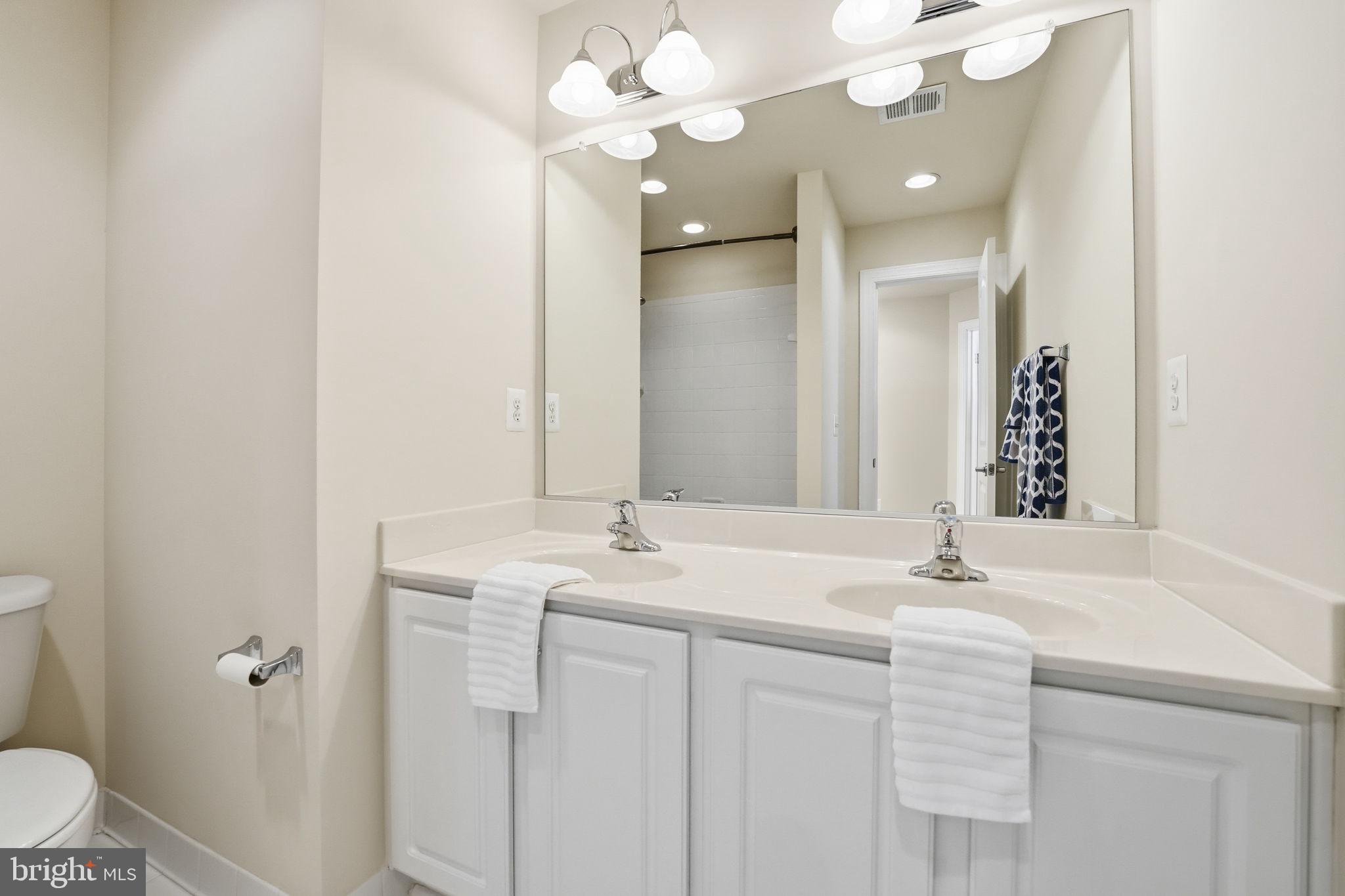 8015 Reserve Way Vienna, VA 22182 - Photo 42 of 59 upper hall bath