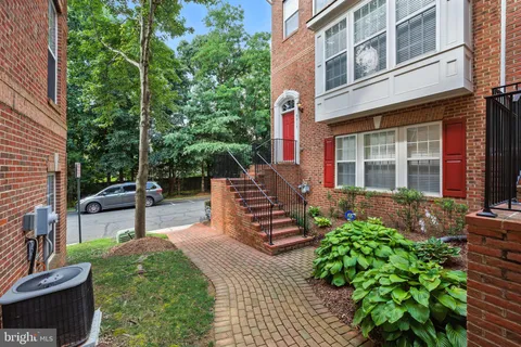 $999,990 | 8015 Reserve Way, Vienna, VA 22182