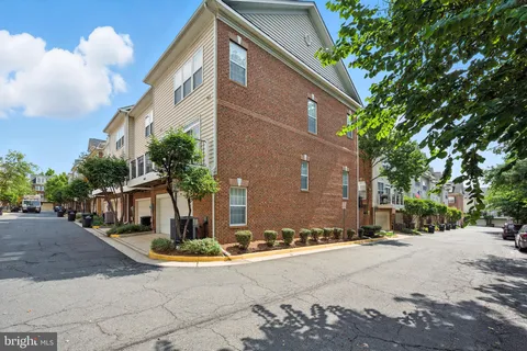 $999,990 | 8015 Reserve Way, Vienna, VA 22182