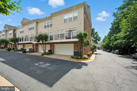 $999,990 | 8015 Reserve Way, Vienna, VA 22182