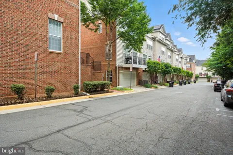 $999,990 | 8015 Reserve Way, Vienna, VA 22182