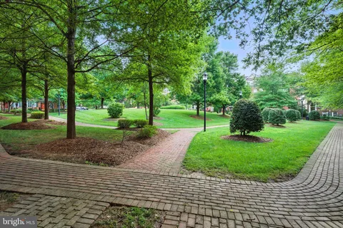 $999,990 | 8015 Reserve Way, Vienna, VA 22182