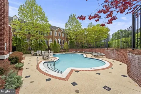 $999,990 | 8015 Reserve Way, Vienna, VA 22182