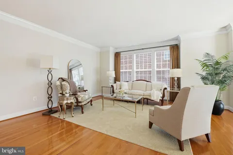 $999,990 | 8015 Reserve Way, Vienna, VA 22182