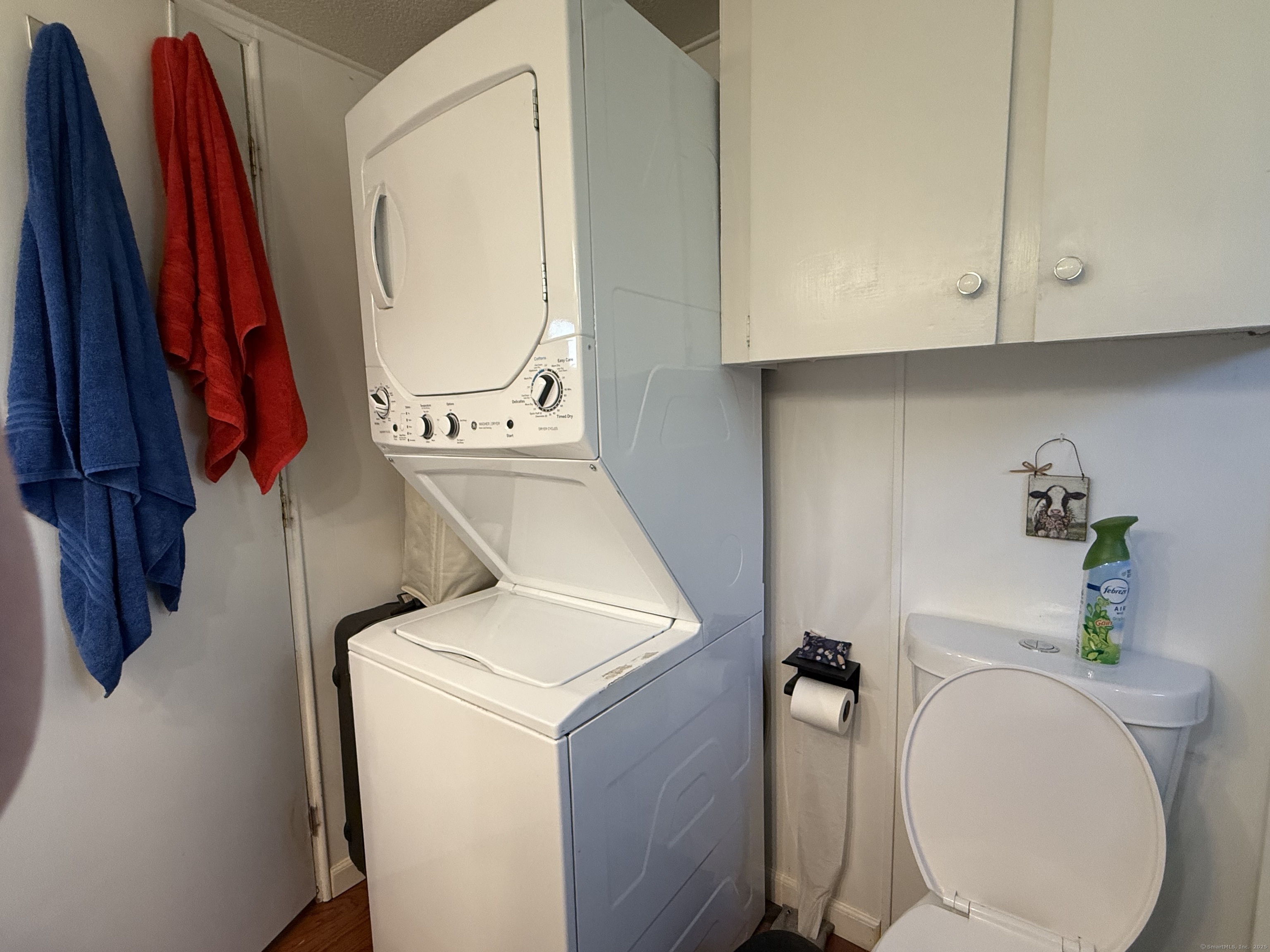 10 Whitewood Road Killingworth, CT 06419 - Photo 6 of 12 a utility room with dryer and washer