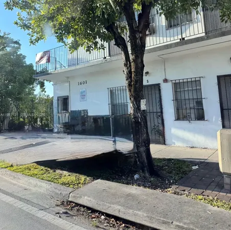 $1,300 | 1601 Northwest 62nd Street, Unit 6, Miami, FL 33147