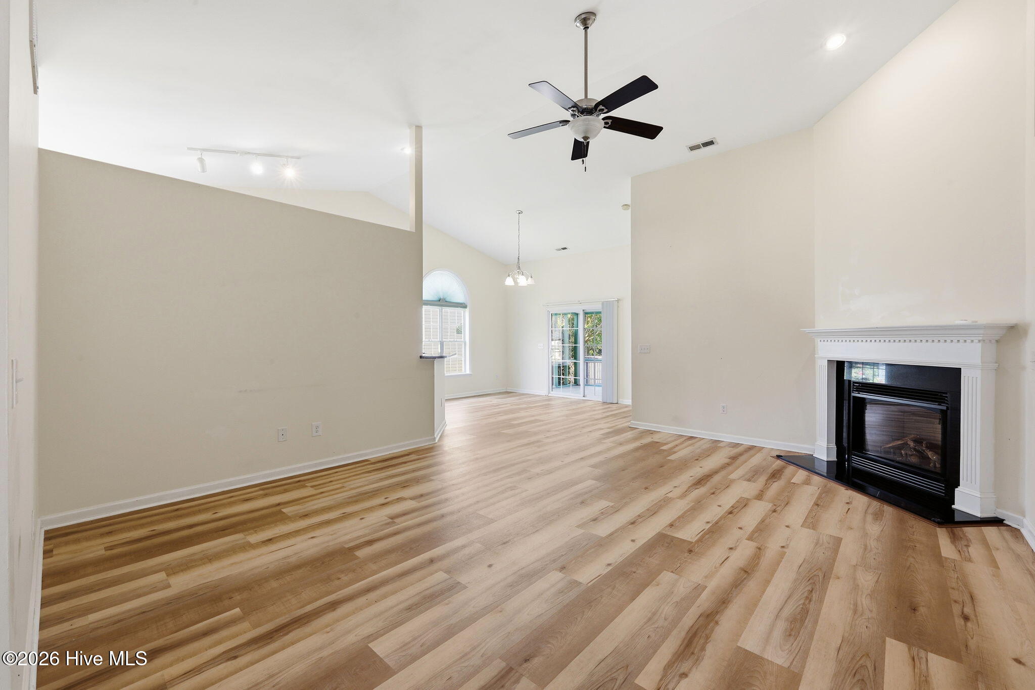 112 Bermuda View New Bern, NC 28560 - Photo 6 of 55