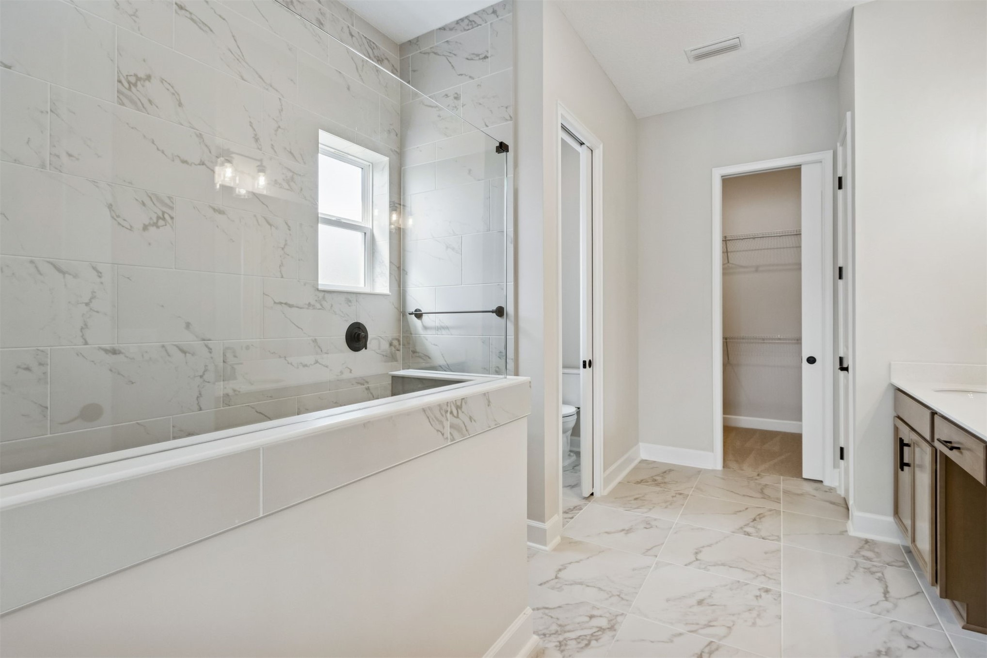 85228 Sandy Rdg Loop Yulee, FL 32097 - Photo 13 of 24 a bathroom with a bathtub and a sink