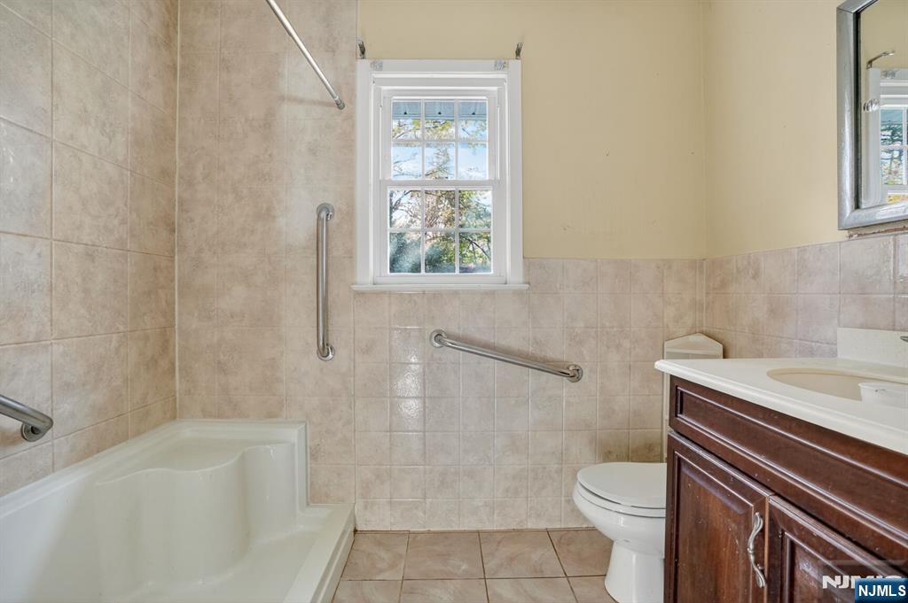 127 Harper Terrace Cedar Grove, NJ 07009 - Photo 12 of 17