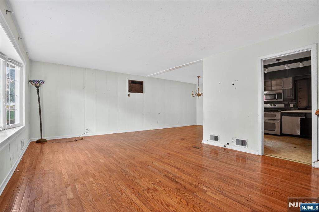 127 Harper Terrace Cedar Grove, NJ 07009 - Photo 3 of 17