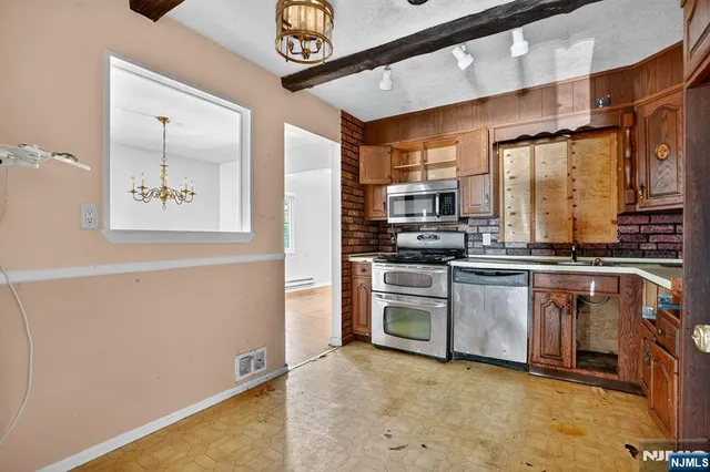 $640,000 | 127 Harper Terrace, Cedar Grove, NJ 07009