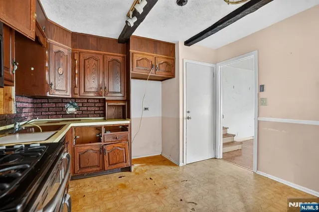 $640,000 | 127 Harper Terrace, Cedar Grove, NJ 07009