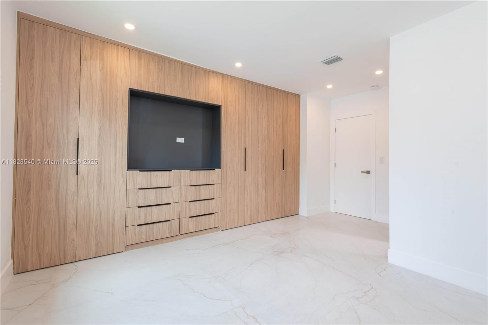 2181 Southwest 20th Street Miami, FL 33145 - Photo 16 of 42 Gallery Image 16