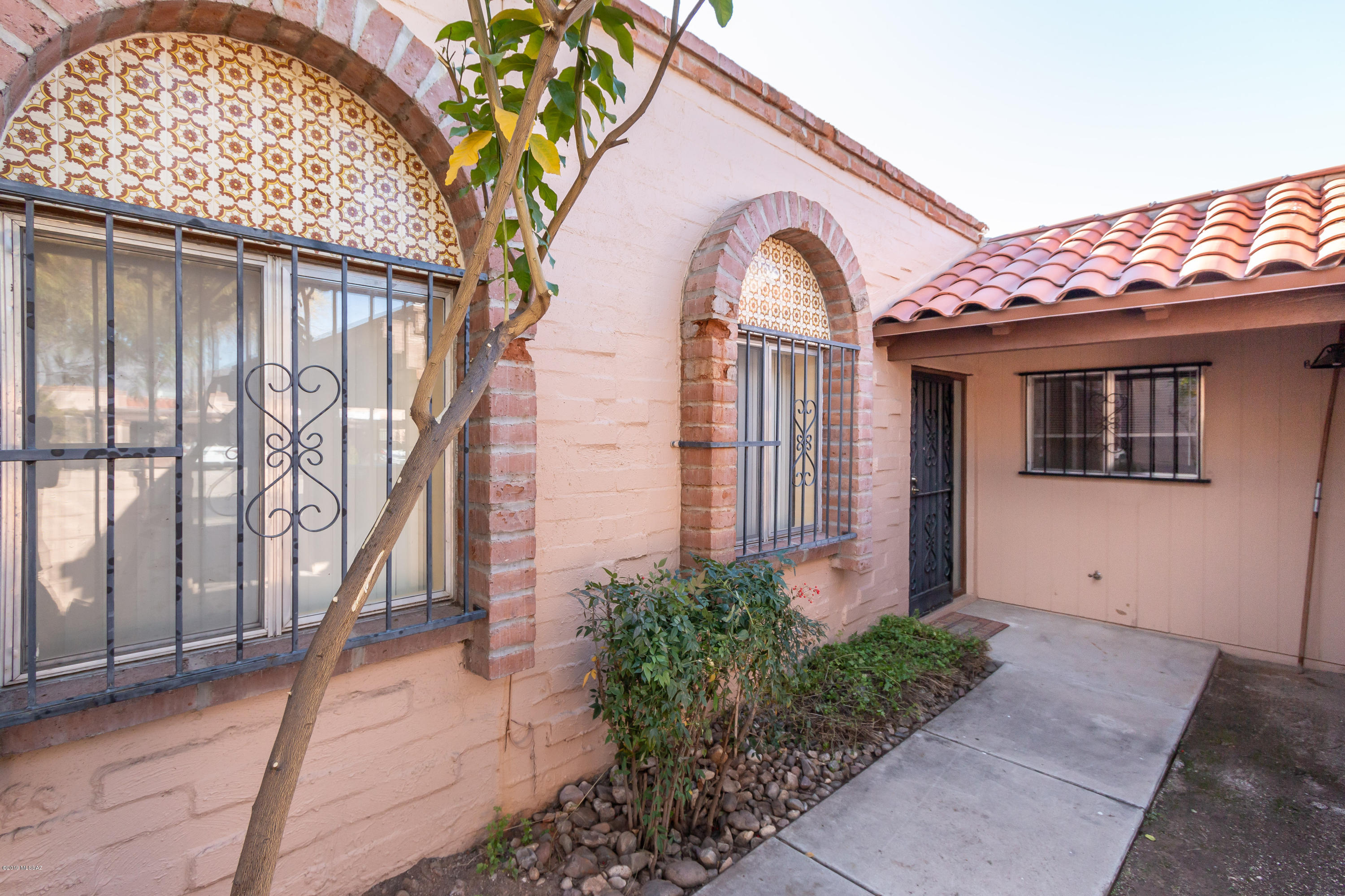 4250 East Blanton Road Tucson, AZ 85712 - Photo 3 of 37