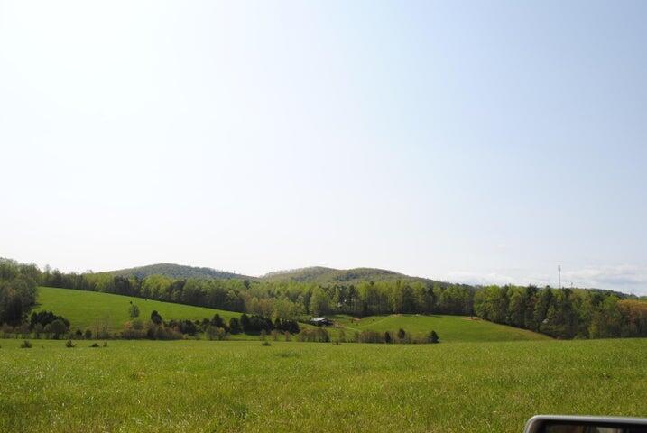 404 Robin Ridge Road Rocky Mount, VA 24151 - Photo 14 of 56