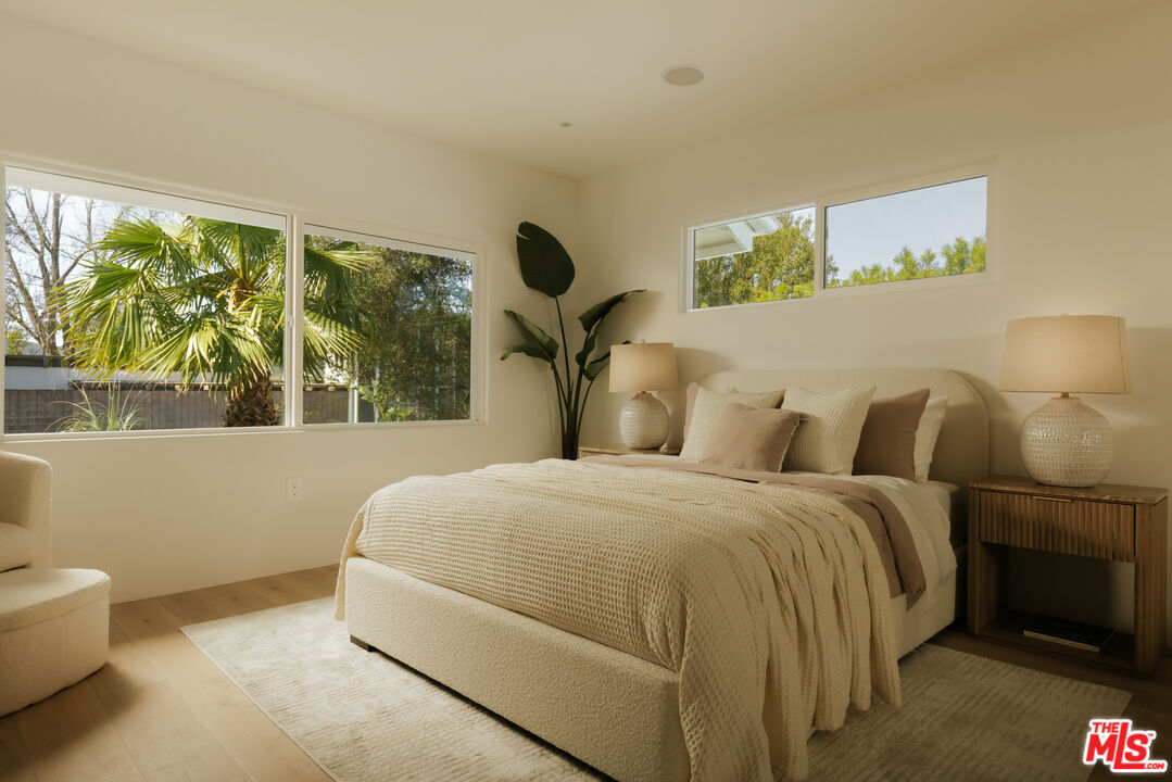 880 Teakwood Road Los Angeles, CA 90049 - Photo 22 of 38 a bedroom with a bed and a large window