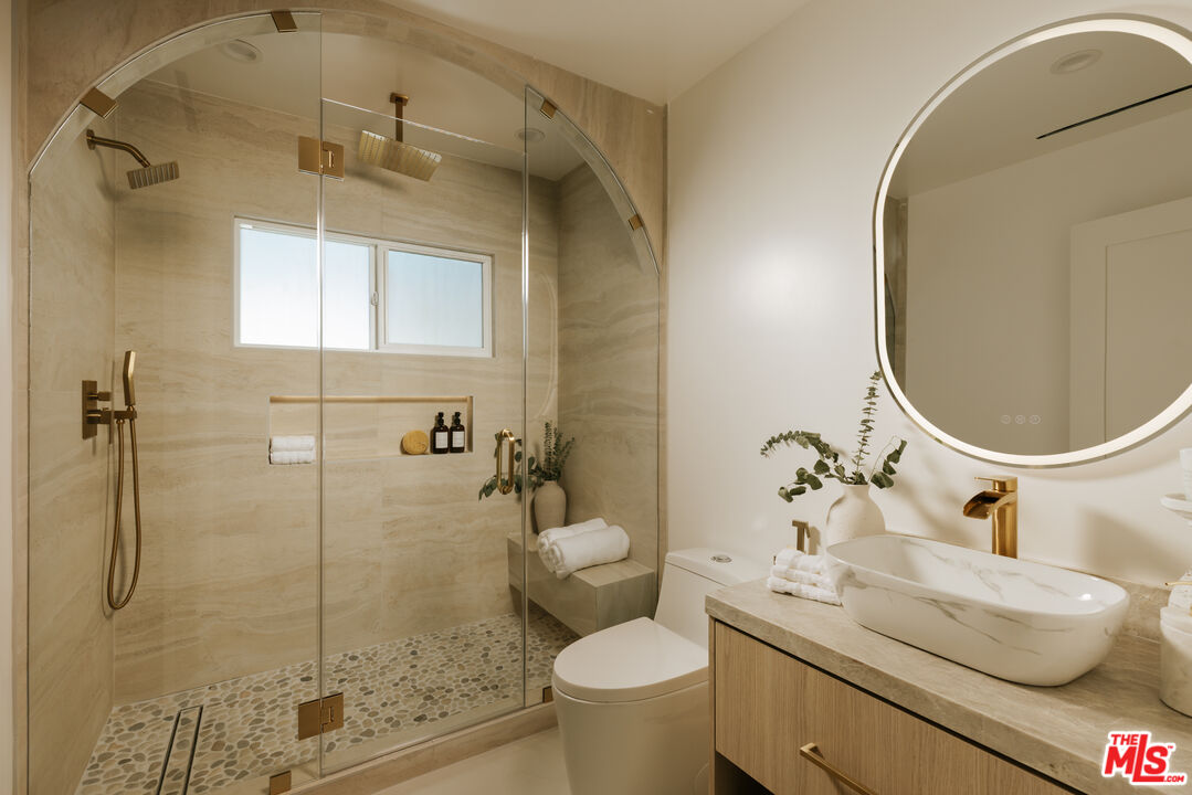 880 Teakwood Road Los Angeles, CA 90049 - Photo 24 of 38 a bathroom with a sink toilet and shower
