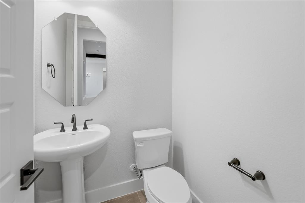 809 Vly Rdg Road Van Alstyne, TX 75495 - Photo 18 of 30 a bathroom with a toilet sink and mirror