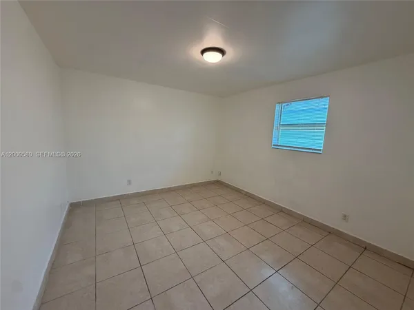 $1,800 | 518 Northwest 10th Street, Unit 2, Hallandale Beach, FL 33009
