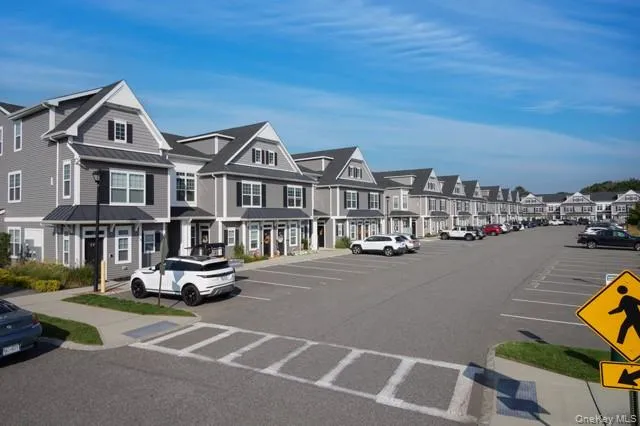 $3,585 | 104 Sutton Court, Unit 104, Mount Sinai, NY 11766