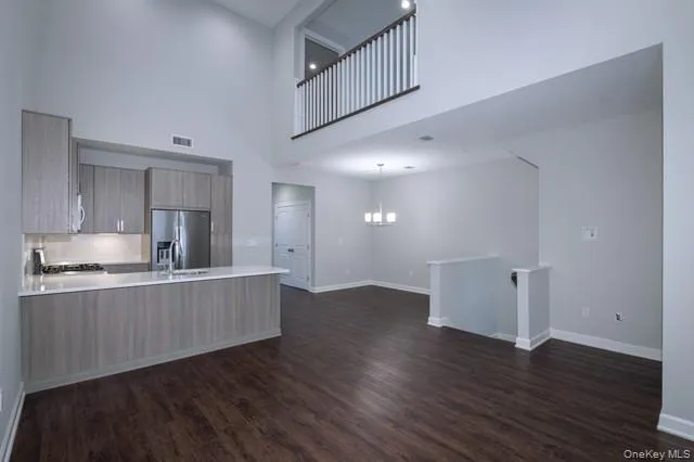 $3,585 | 104 Sutton Court, Unit 104, Mount Sinai, NY 11766