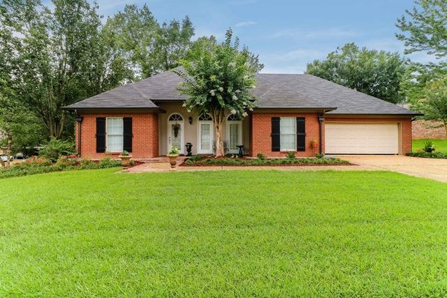 401 Pinewood Lane Ridgeland, MS 39157 - Photo 1 of 31 Photo 1