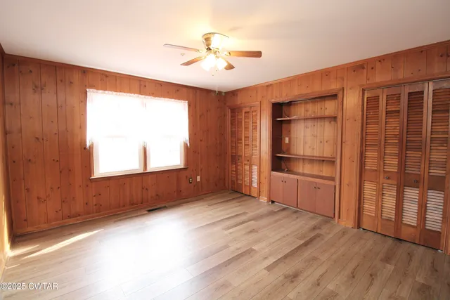 a view of a tennis court