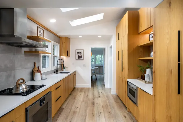 $2,995,000 | 240 Glenwood Avenue, Woodside, CA 94062